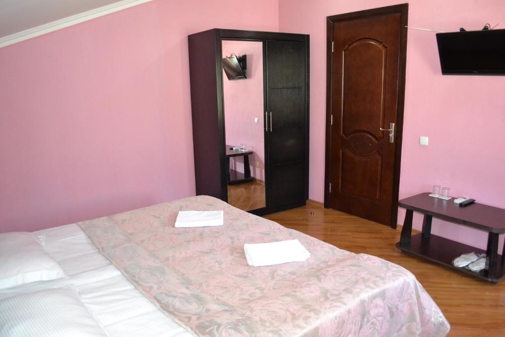 Hotel Isaka Tbilissi Chambre photo