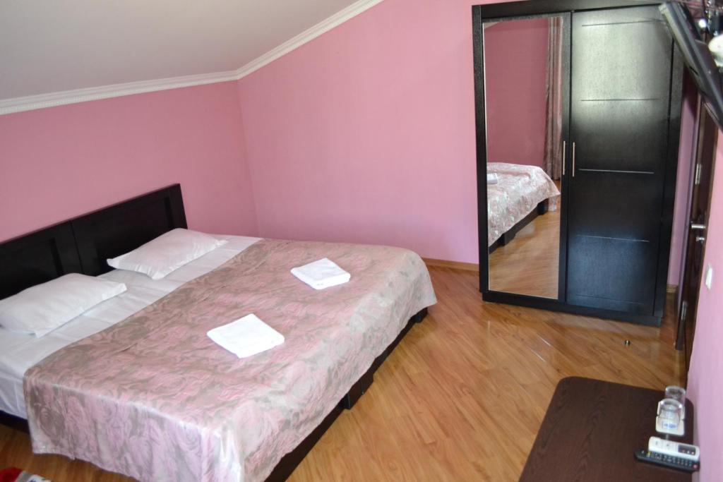 Hotel Isaka Tbilissi Chambre photo