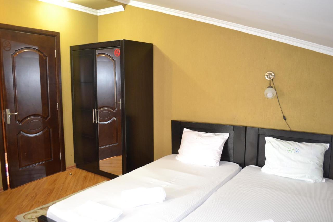Hotel Isaka Tbilissi Extérieur photo